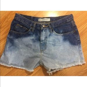 Vintage Lee womens Tie-Dyed Cut Off Shorts Size 30/6